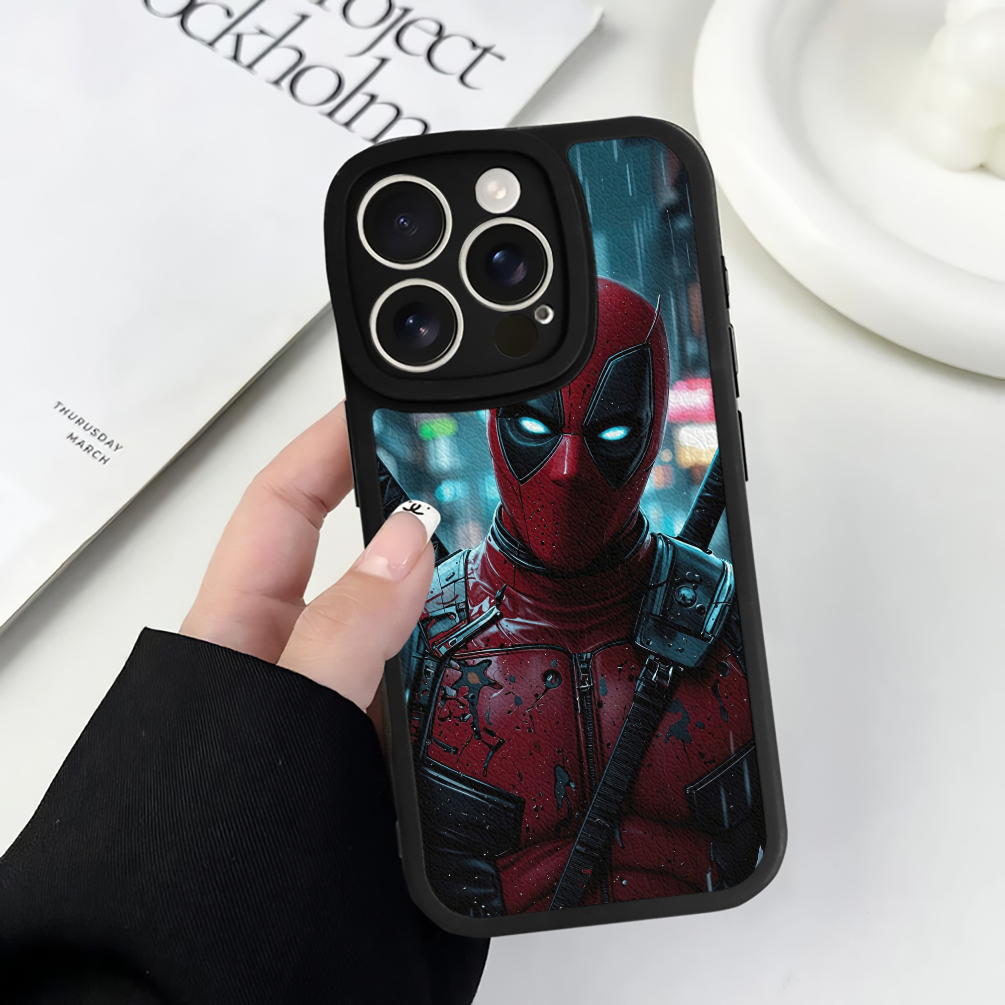 （画像用） Deadpool デッドプール 【iPhone 16シリーズ対応】シリコンスマホケース（レザー調） 材質：シリコン